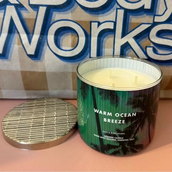 NEW!! BBW CANDLE WARM OCEAN BREEZE - Picture 2 of 3